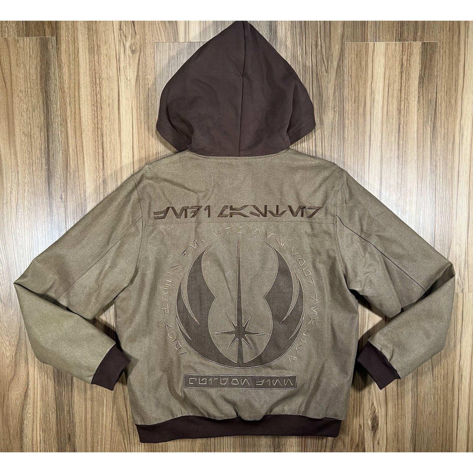 Qui-Gon Jinn Jedi Masterwork Jacket Star Wars Heroes & Villains Size Large — image 7 of 8